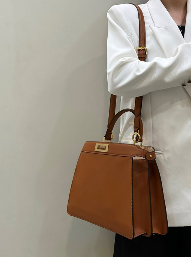 펜디 피카부 I SEE U 미디움