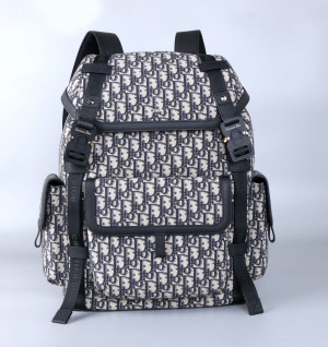 디올 22FW 익스플로어 백팩