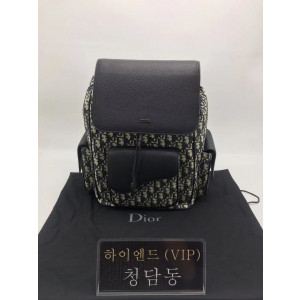 디올 22FW 익스플로어 백팩