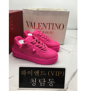 발렌티노 vltn  원스터드 XL 나파 레더 로우탑 (남녀공용)