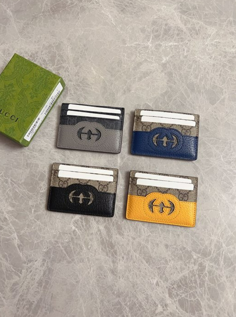 구찌 GG 컷아웃 인터로킹 G 카드케이스 701425