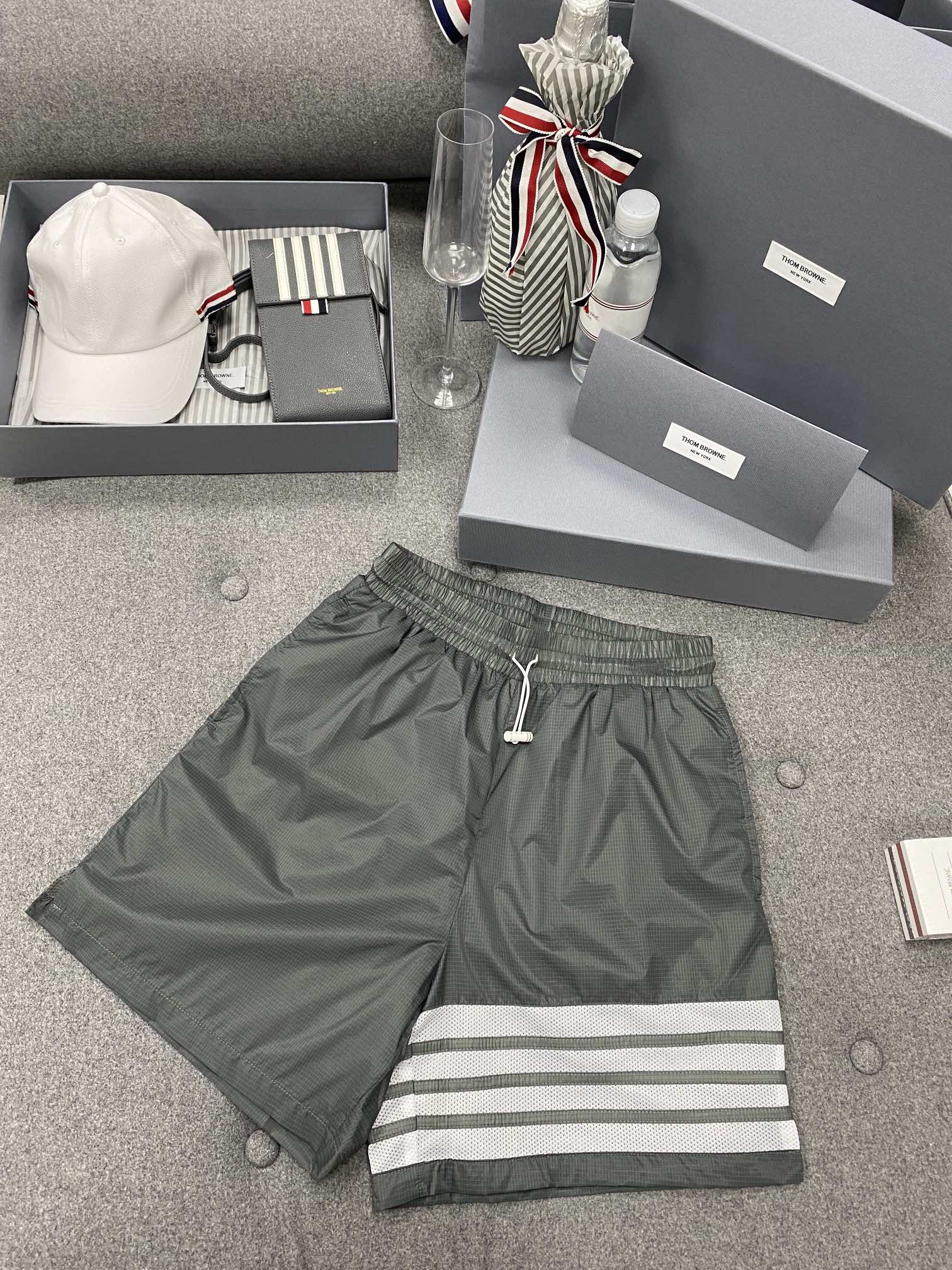 톰브라운 비치 반바지 (남성용) 그레이