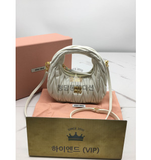 미우미우 MIU MIU 완더 마테라쎄 호보백 미니