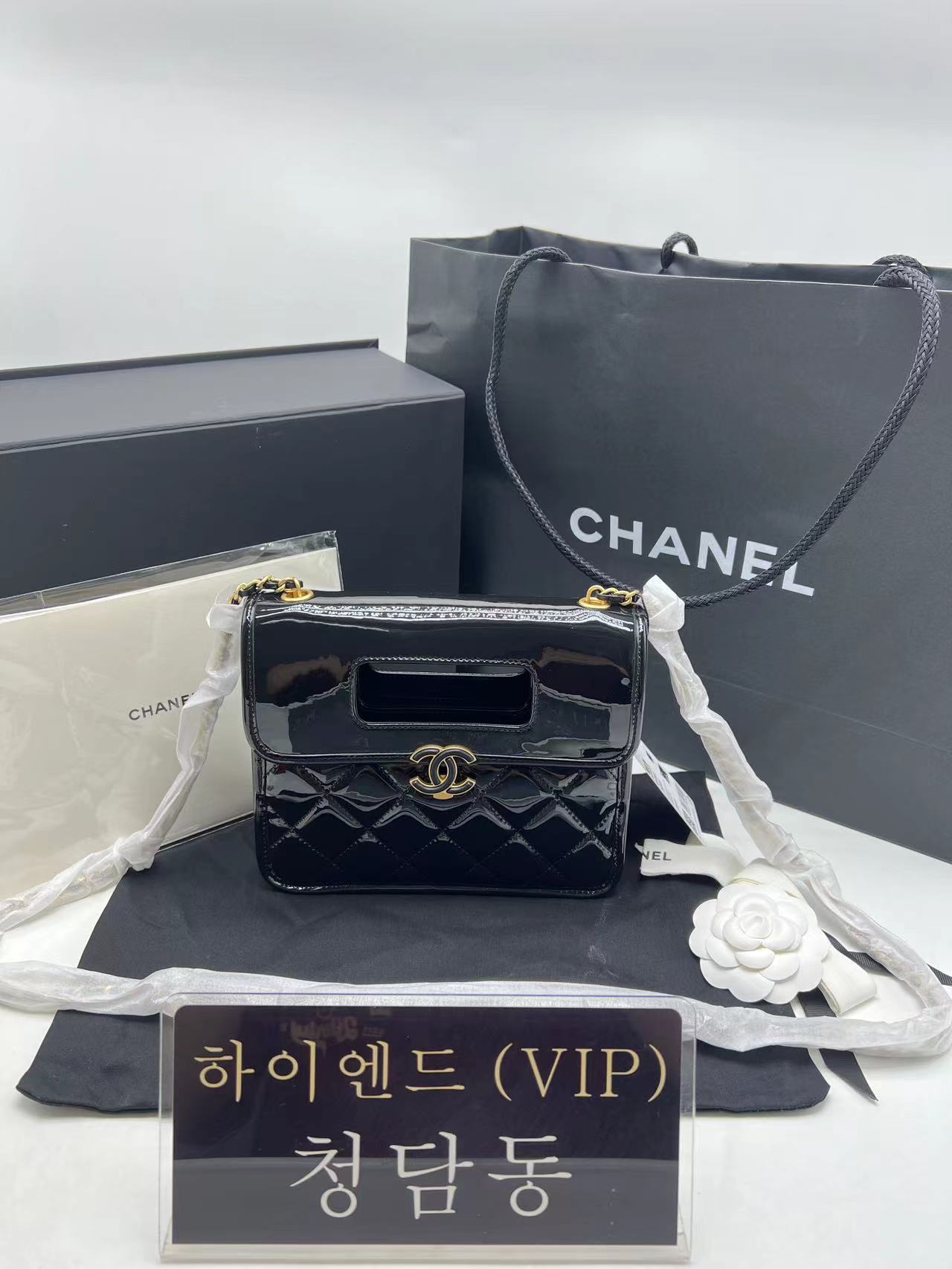 샤넬 23S 핸들 장식의 미니 플랩백