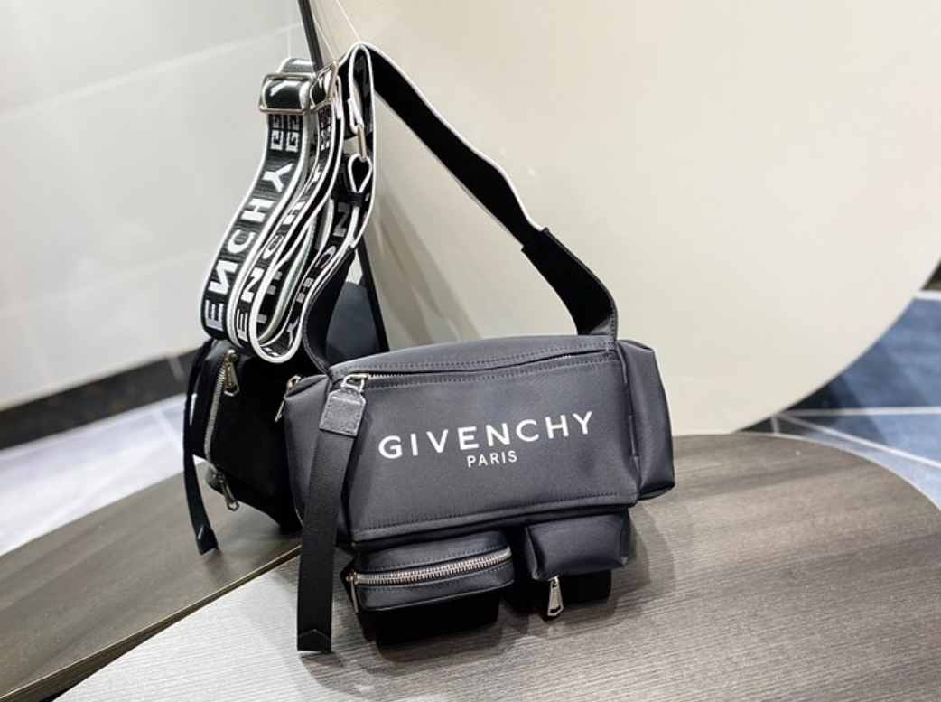 지방시 GIVENCHY 범백