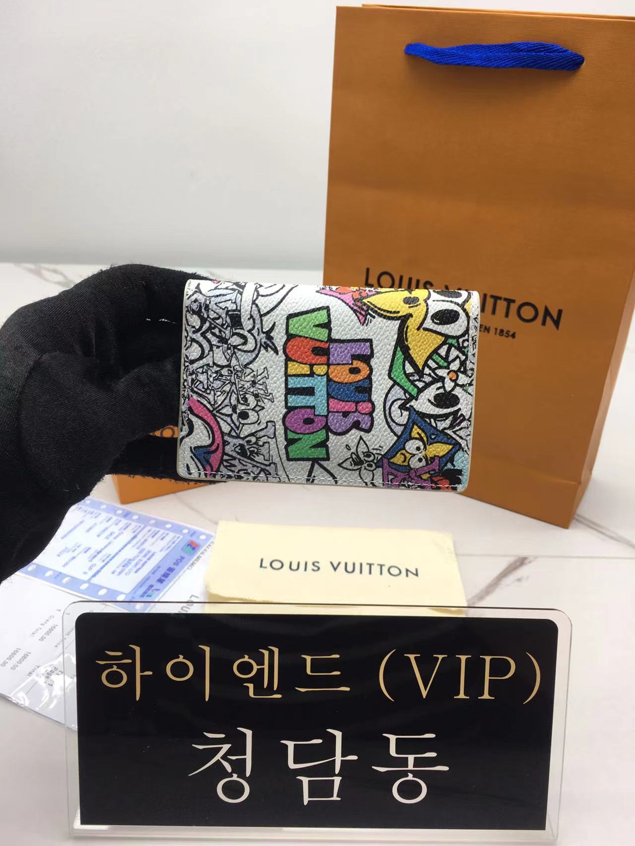 루이비통 포켓 오거나이저 모노그램 코믹스 코티드 캔버스 M82024