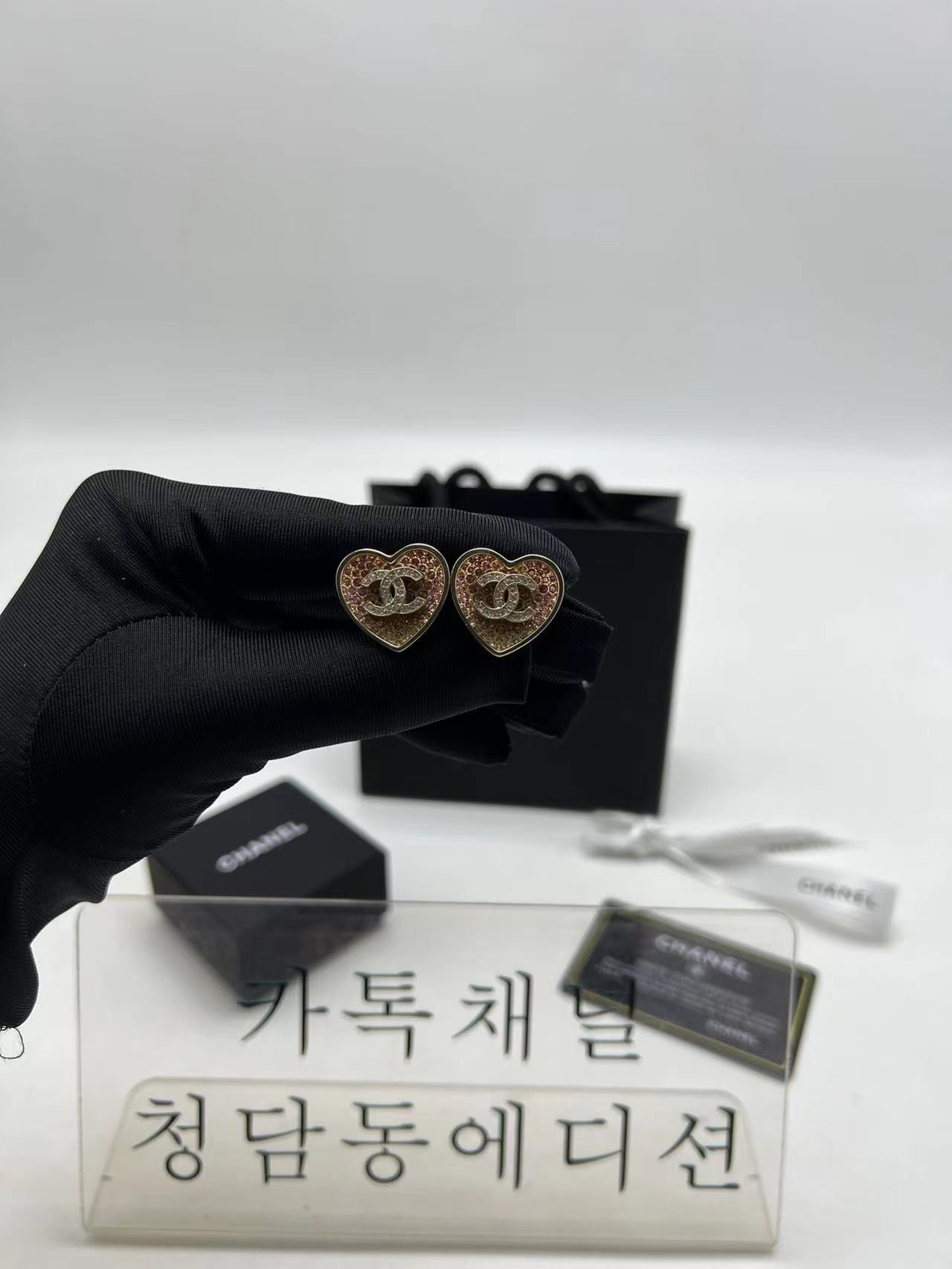 샤넬 그라데이션 하트 귀걸이 (2COLOR)