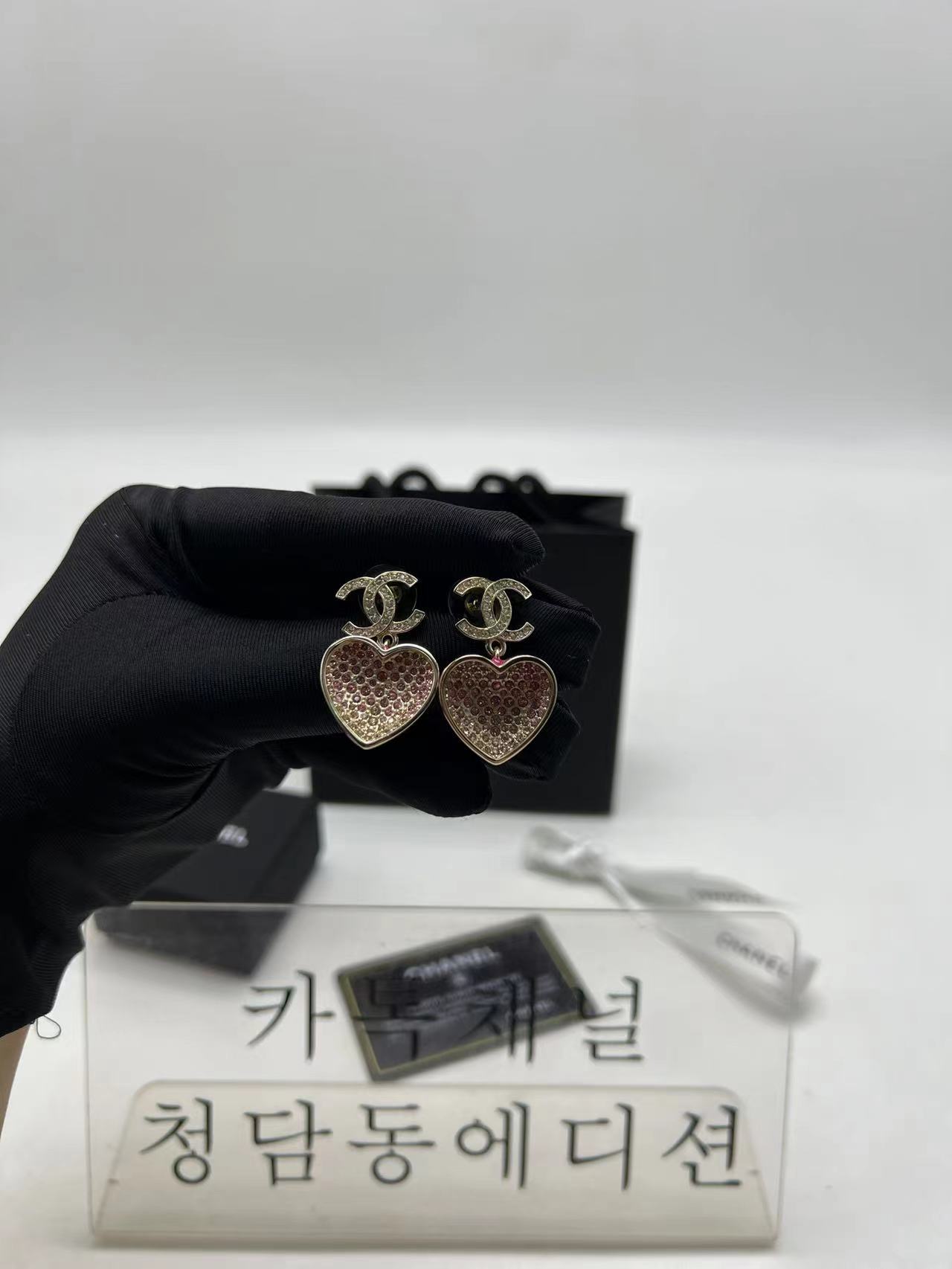 샤넬 그라데이션 하트 귀걸이