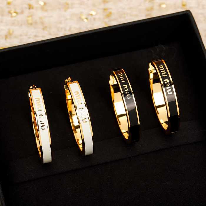 미우미우 miu miu 레터링 링 귀걸이 (2COLOR)