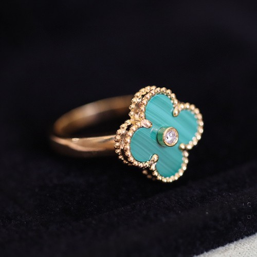 반클리프 알함브라 반지 (컬러 말라카이트, 화이트)