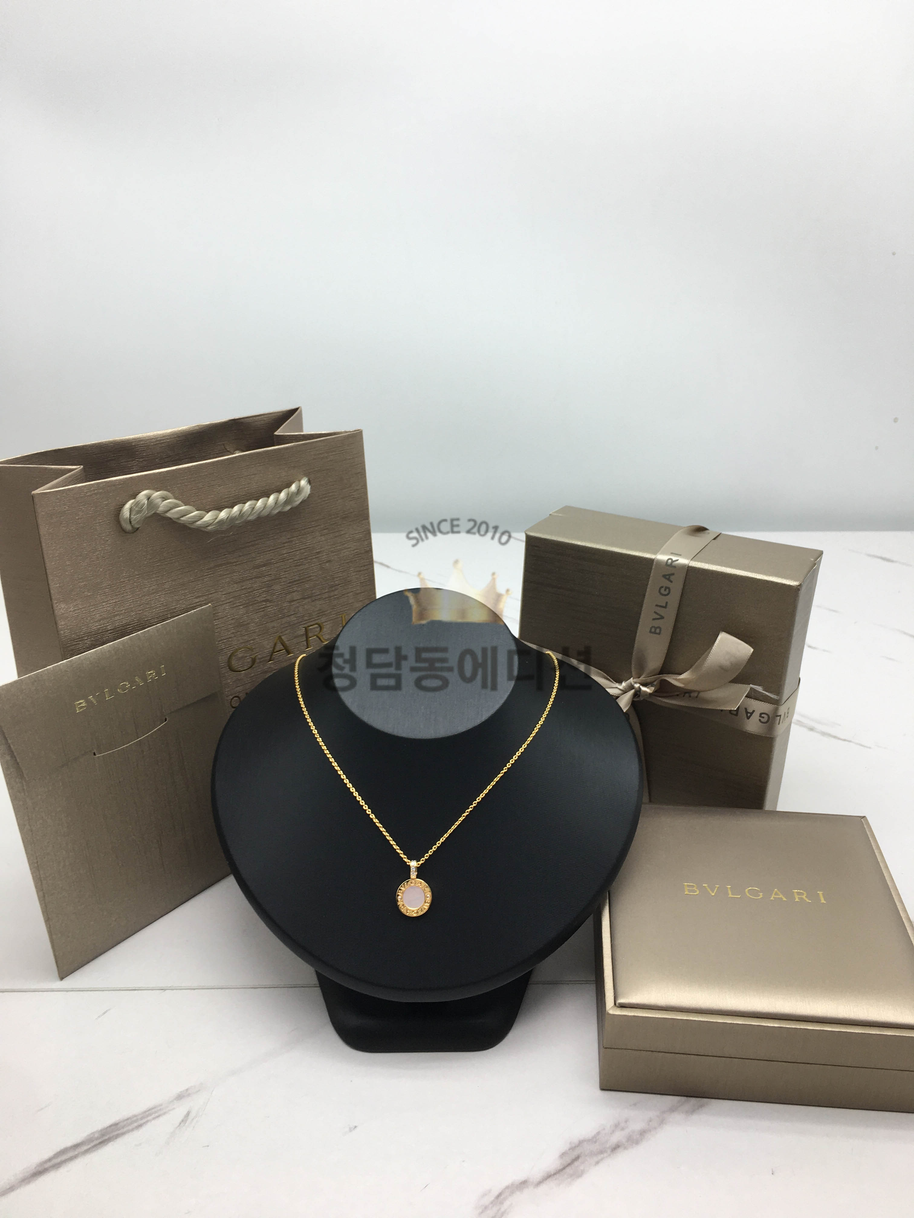 불가리 네크리스 (컬러 블랙 화이트, 레드 화이트) (V-gold소재)