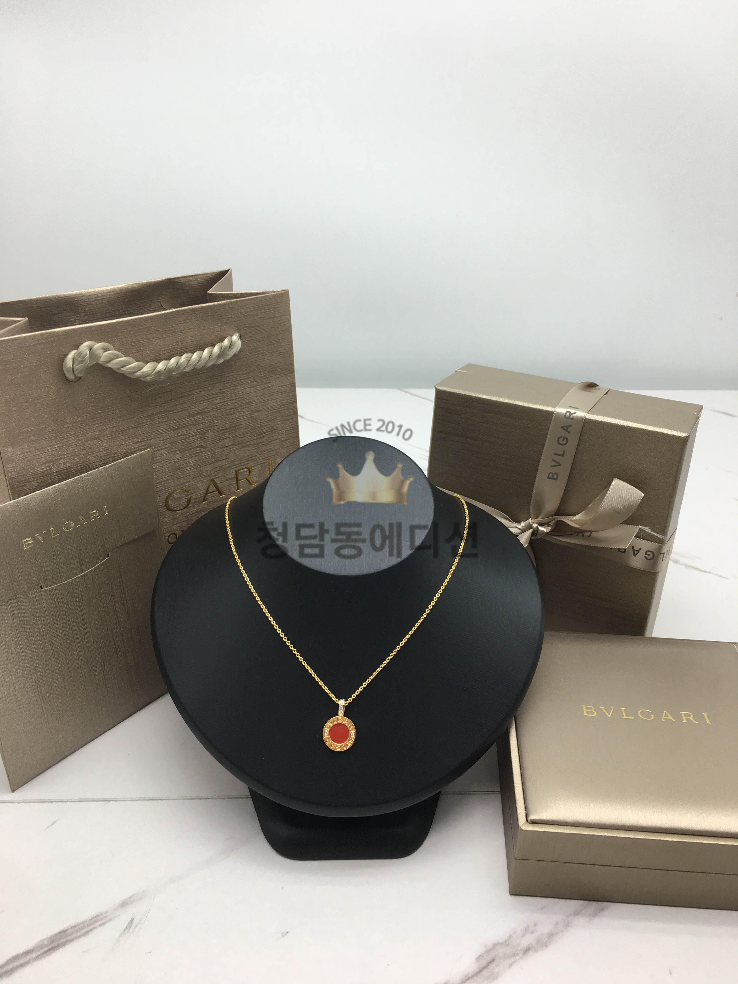 불가리 네크리스 (컬러 블랙 화이트, 레드 화이트) (V-gold소재)
