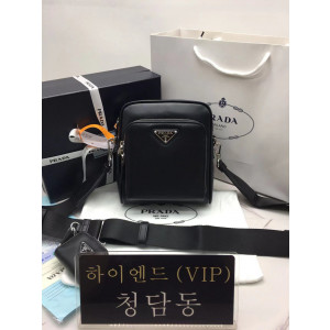 프라다 파우치 가죽 숄더백 2VH168