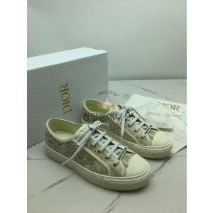 디올 스니커즈