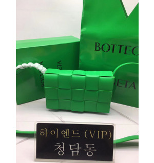 보테가베네타 카세트백 (안감 블랙컬러) (삼각 트라이앵글 메탈)