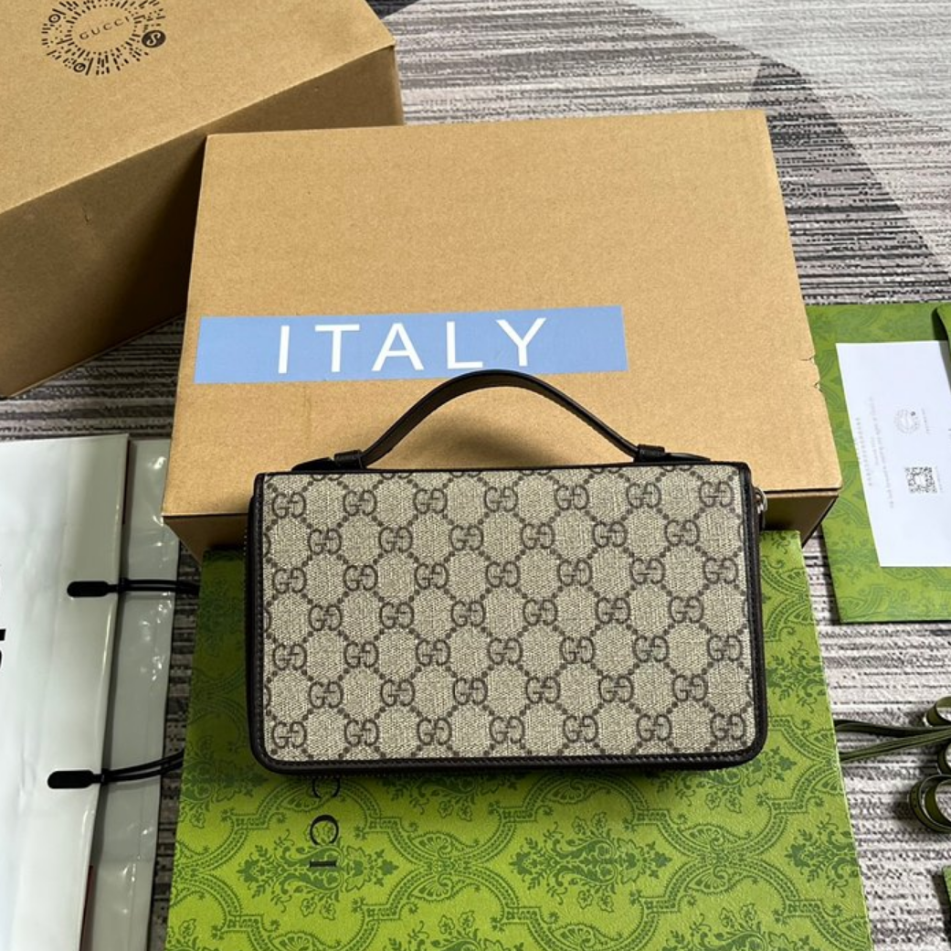 구찌 GG 수프림캔버스 트래블 도큐먼트 케이스 336298