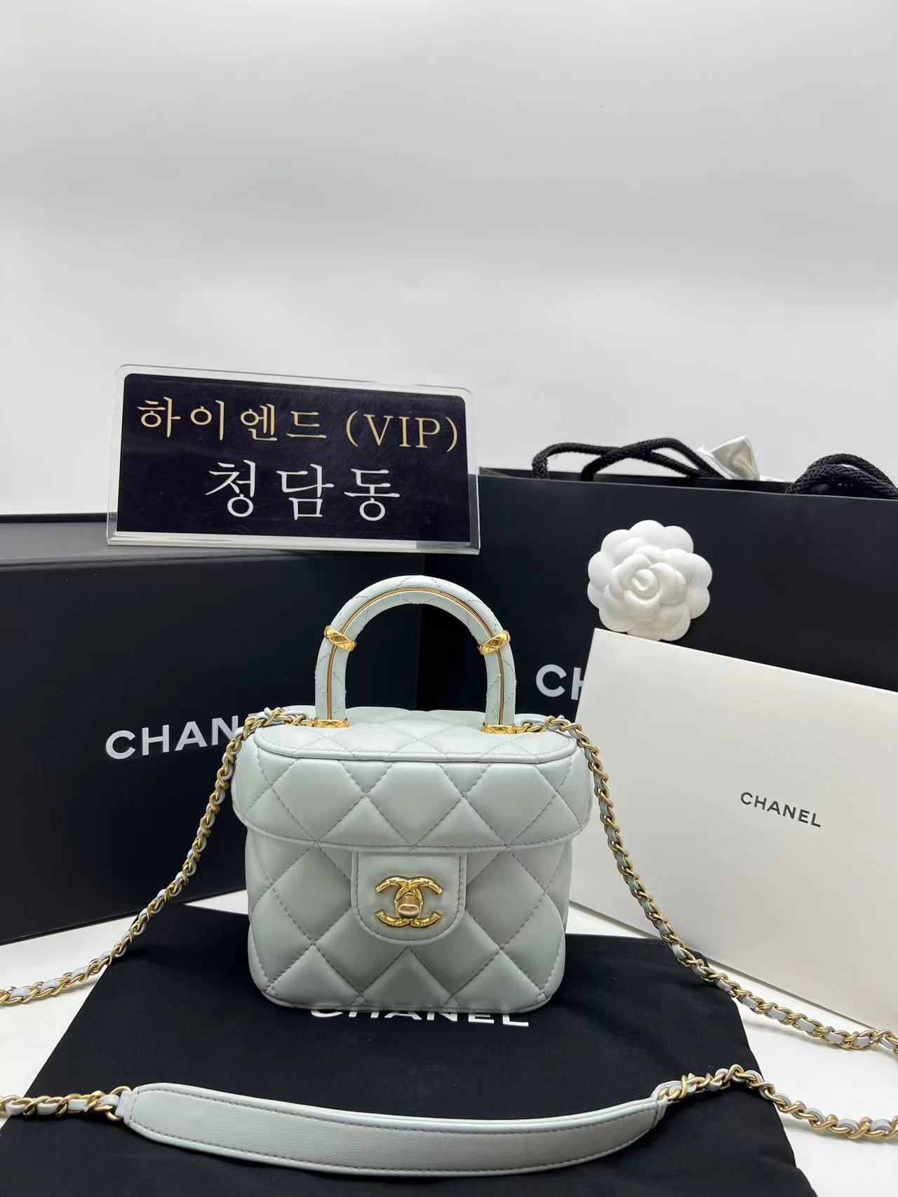 샤넬 23SS 스몰 코스메틱 케이스 AS3973