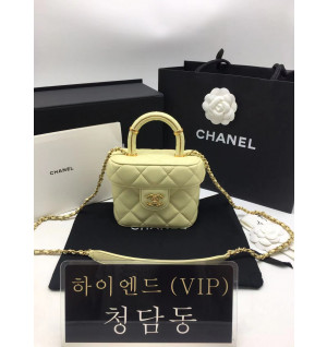 샤넬 23SS 스몰 코스메틱 케이스 AS3973