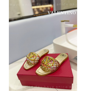 발렌티노 vltn v logo 슬라이드