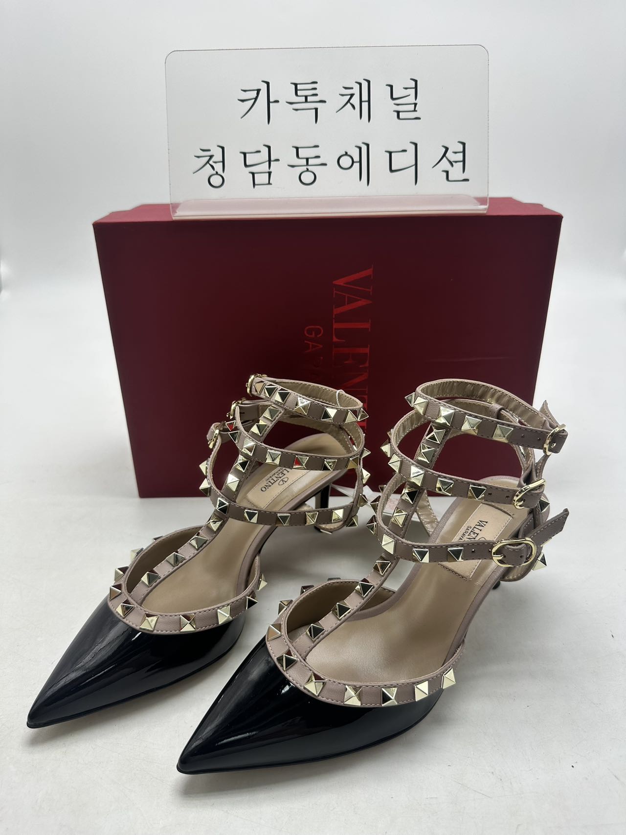 발렌티노 락스터드 펌프스 (6.5cm, 9.5cm)