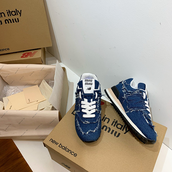 미우미우 X 뉴발란스 스니커즈