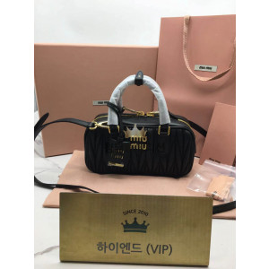 미우미우 아르카디 마테라쎄 나파 가죽 백 레귤러 (renewal ver.)