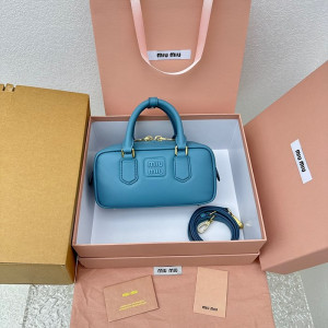 미우미우 MIU MIU 소프티 패디드 아르카디