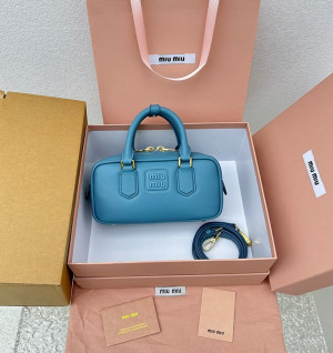 미우미우 MIU MIU 소프티 패디드 아르카디