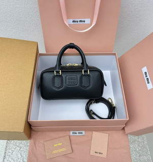 미우미우 MIU MIU 소프티 패디드 아르카디