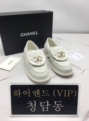 샤넬 23p cc 로고 턴락 퀄팅 코듀로이 로퍼