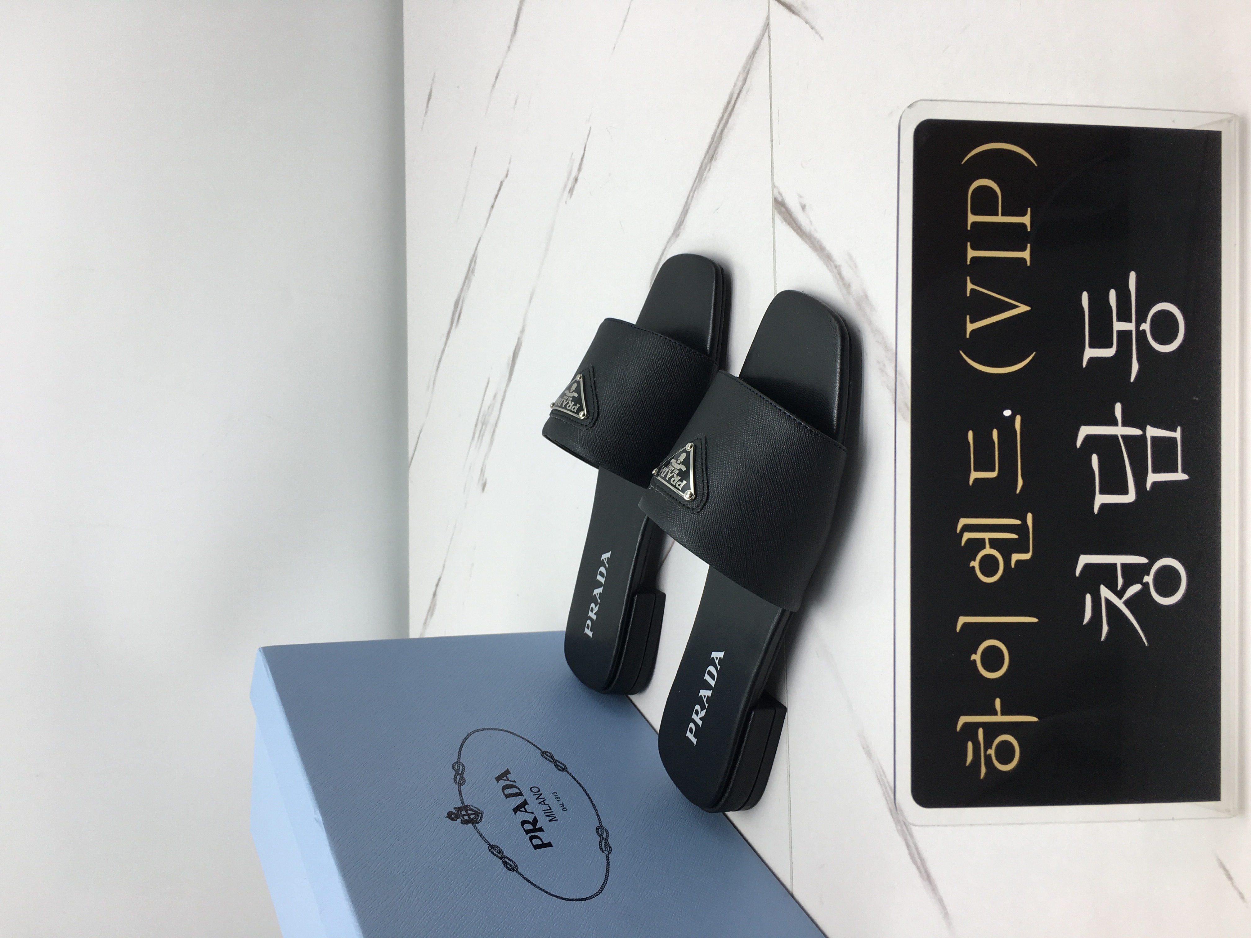 프라다 23ss prd 슬라이드