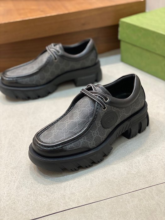 구찌 인터로킹G 로퍼 (남성용)