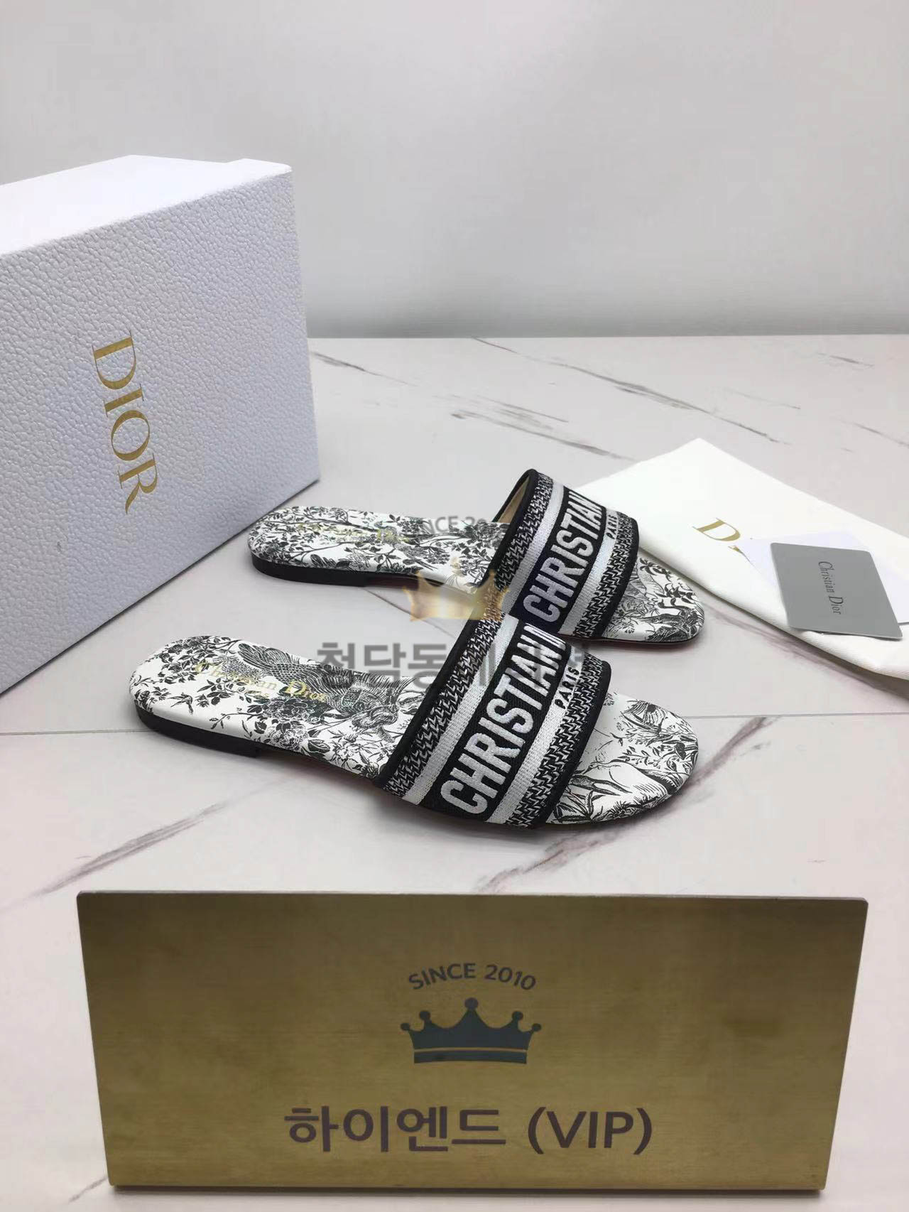 디올 디웨이 슬라이드