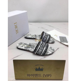 디올 디웨이 슬라이드