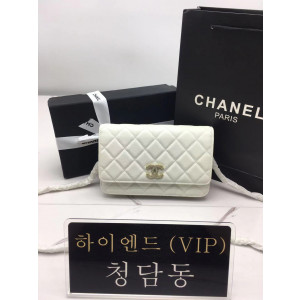 샤넬 23A 크리스탈장식 CC로고 WOC