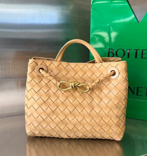 보테가베네타 24SS 안디아모 스몰 743568