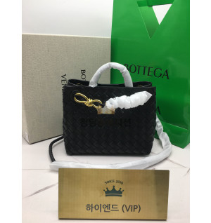 보테가베네타 24SS 안디아모 스몰 743568 (컬러 블랙)