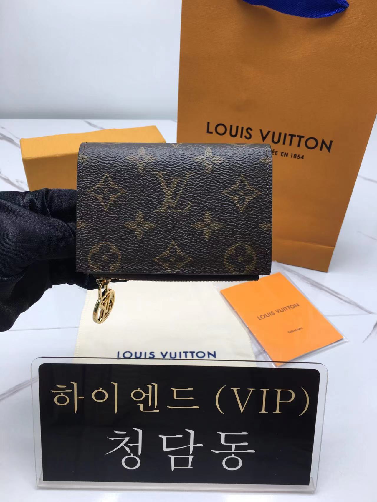 루이비통 리사 월릿 M82383 (내부 브라운)