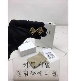 로에베 loewe 애너그램 귀걸이 (2COLOR)