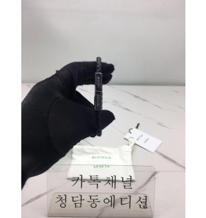 보테가베네타 23FW 브레이드 레더 브레이슬릿 (컬러 블랙)