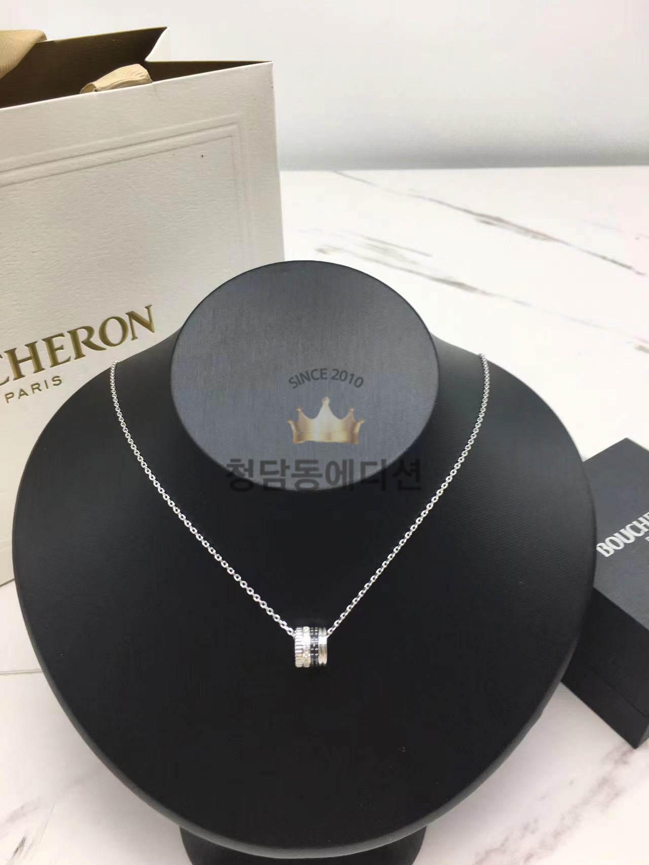 부쉐론 콰트로 클래식 펜던트 (컬러 옐로우골드, 화이트골드)