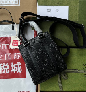 구찌 GG 엠보스 미니 토트백 696010