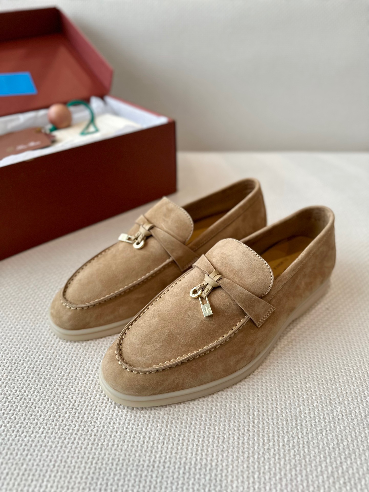 로로피아나 썸머 참스 워크 로퍼 샌드스톤