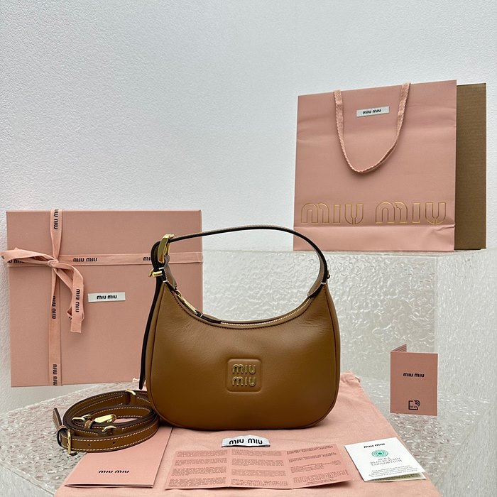 미우미우 23SS MIU MIU 가죽 호보백