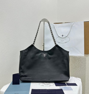 프라다 PRD 체인 숄더백