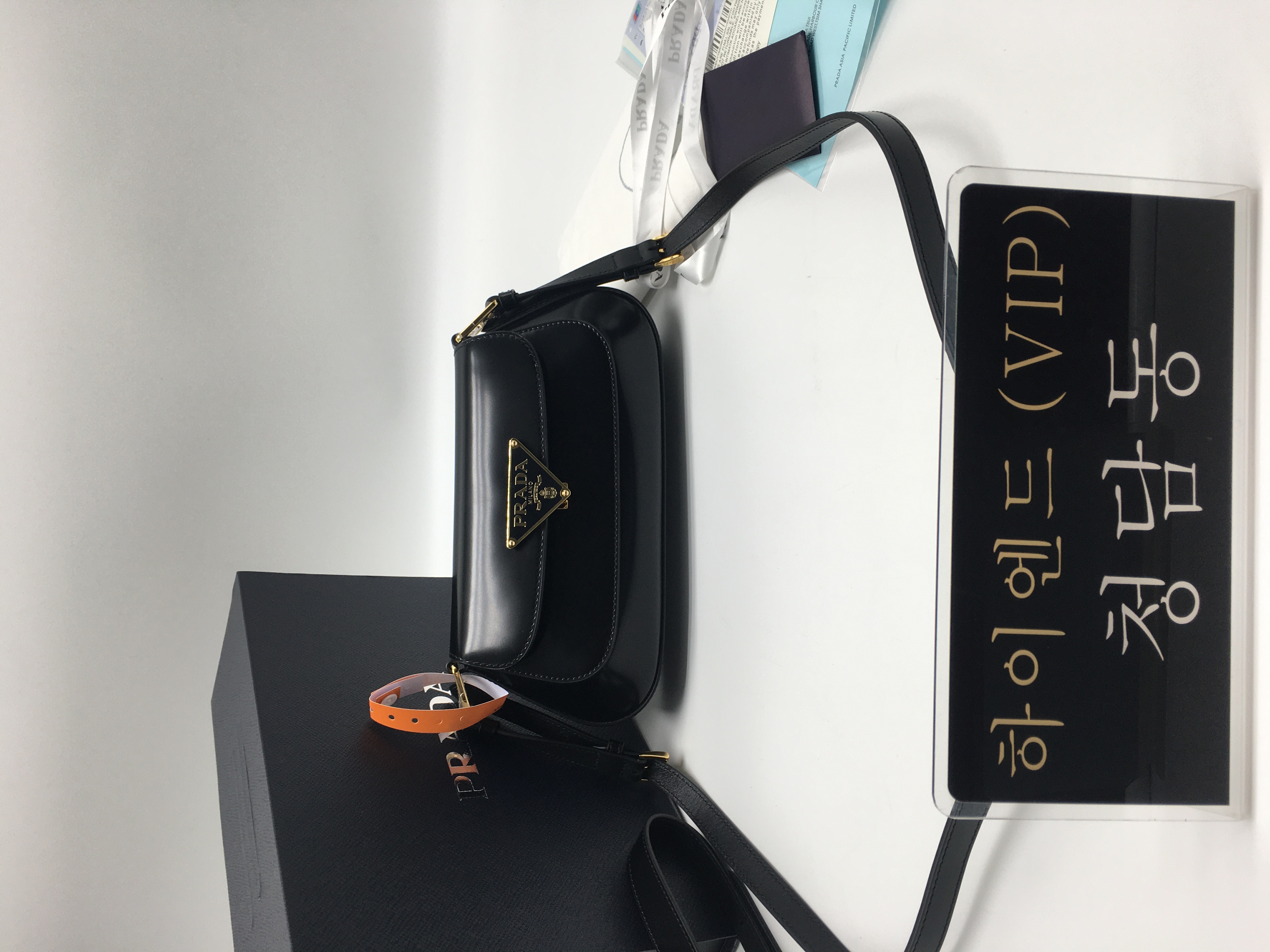 프라다 브러쉬드 가죽 숄더백 1BD345