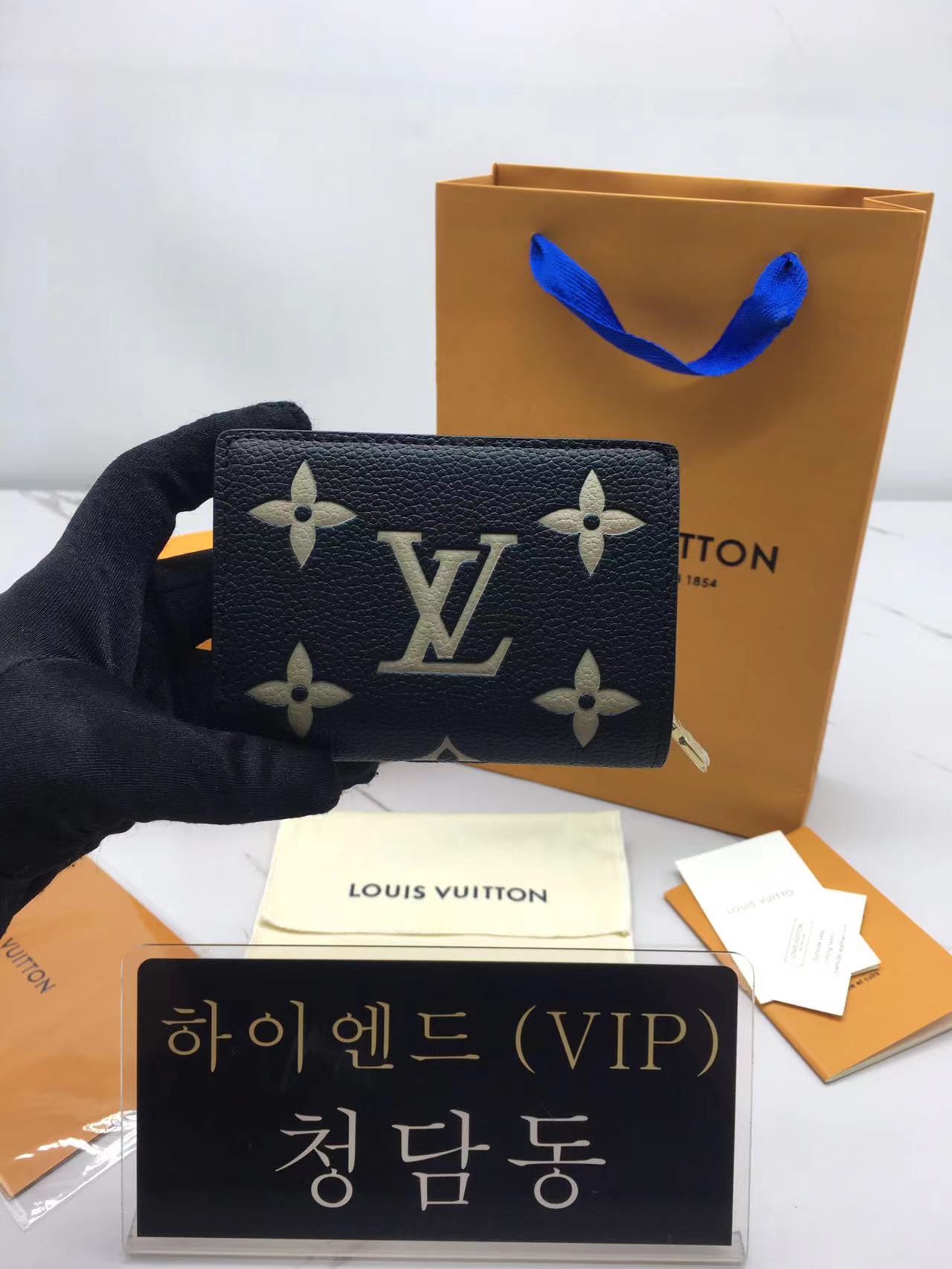 루이비통 클레아 월릿 M82370