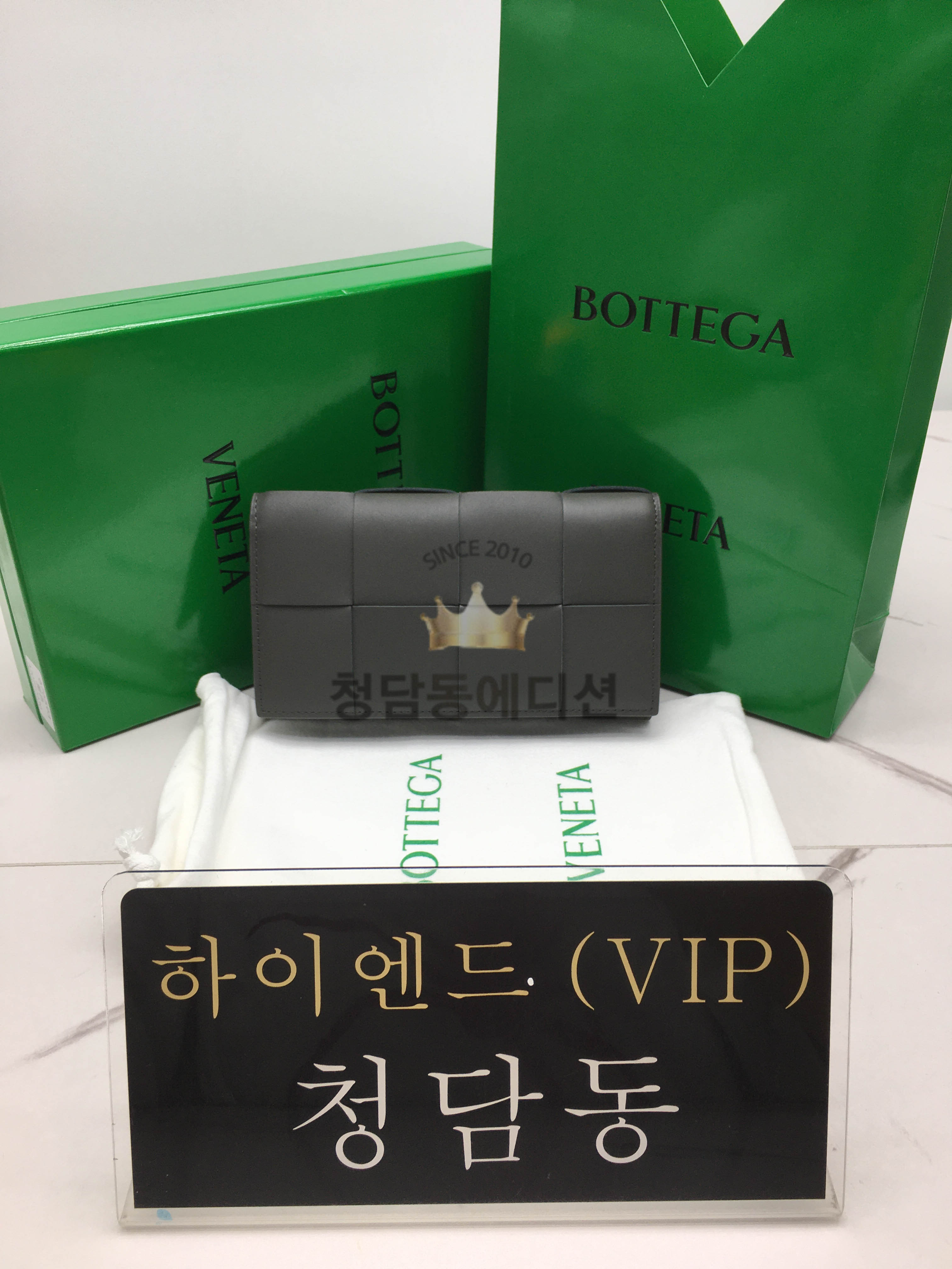 보테가 베네타 맥시 인트레치오 장지갑 679845 (컬러 라이트 차콜그레이)