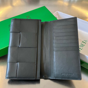 보테가 베네타 맥시 인트레치오 장지갑 679845 (컬러 다크그린)