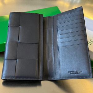 보테가 베네타 맥시 인트레치오 장지갑 679845 (컬러 다크네이비)